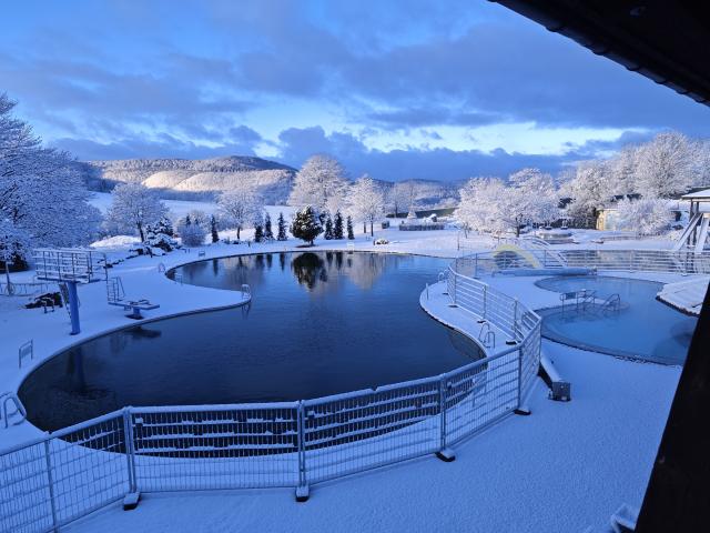 Winterbild badkap Freibad